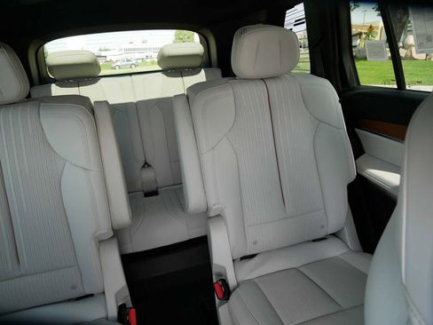 Used 2026 Cadillac Vistiq Luxury w/ LPO, Floor Liner Package AWD/4WD image 13