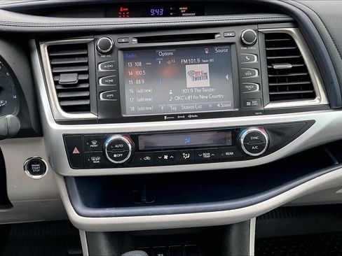 Used 2018 Toyota Highlander XLE FWD image 7