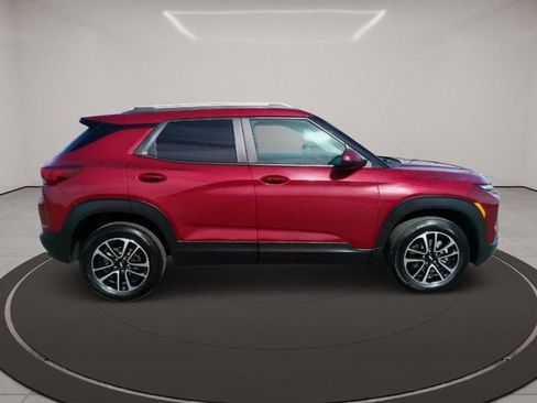Used 2025 Chevrolet TrailBlazer LT AWD/4WD image 4
