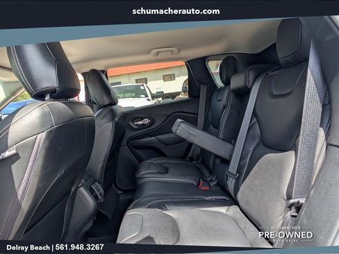 Used 2015 Jeep Cherokee Latitude FWD image 12