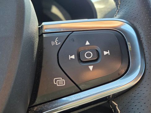 Used 2021 Volvo XC40 T4 R-Design w/ Advanced Package image 24