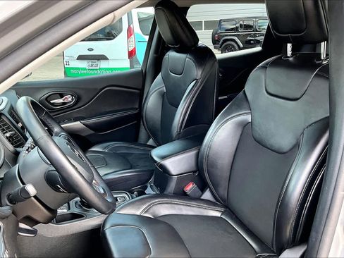 Used 2021 Jeep Cherokee Latitude Plus image 8