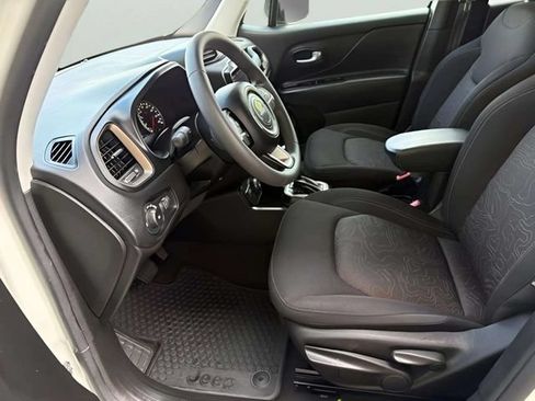 Used 2023 Jeep Renegade Latitude AWD/4WD image 11