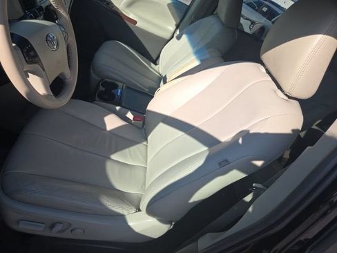 Used 2014 Toyota Sienna XLE FWD image 9