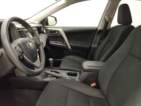 Used 2018 Toyota RAV4 LE image 17