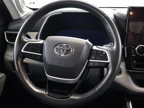 Used 2023 Toyota Highlander Limited AWD/4WD image 15