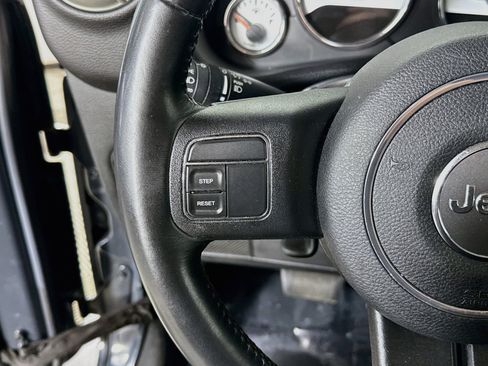 Used 2016 Jeep Wrangler Unlimited Sahara AWD/4WD image 14