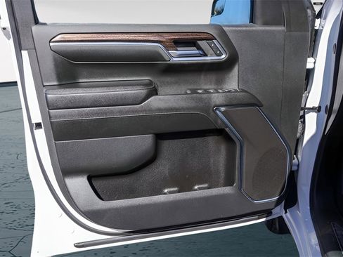 Used 2024 GMC Sierra 1500 SLE image 25