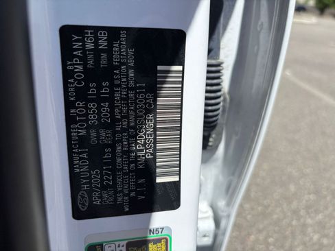 Used 2025 Hyundai Elantra Limited FWD image 31