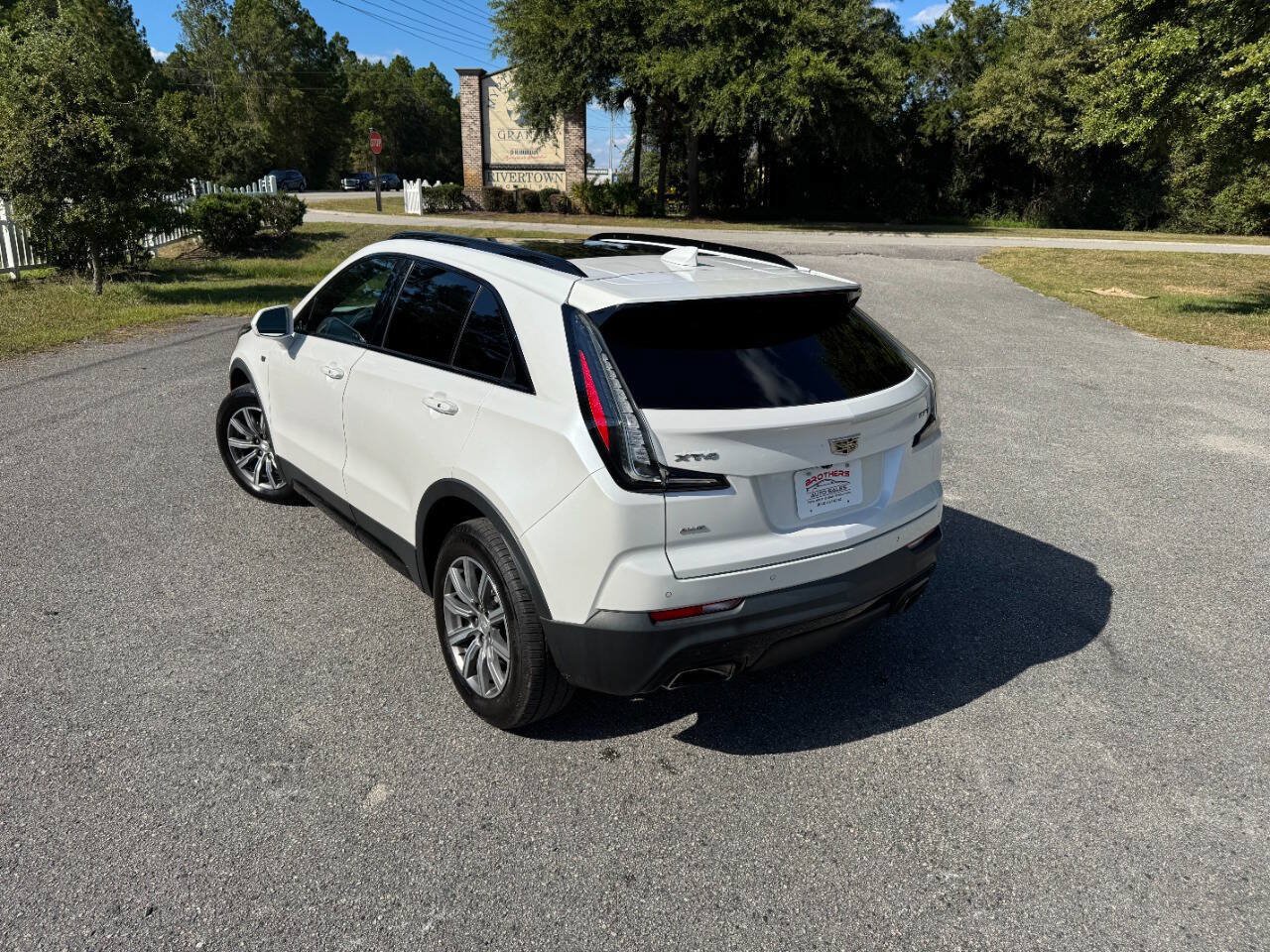Used 2020 Cadillac XT4 Sport w/ Technology Package AWD/4WD image 4