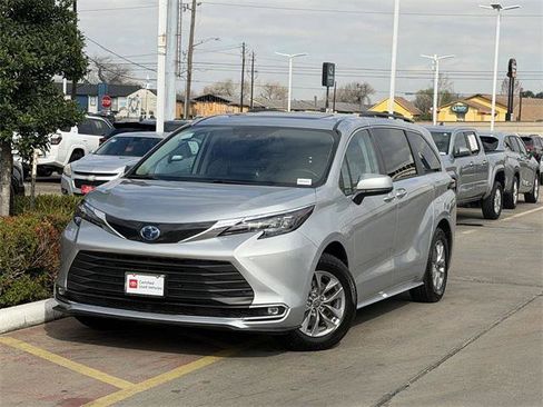 Certified 2024 Toyota Sienna XLE image 2