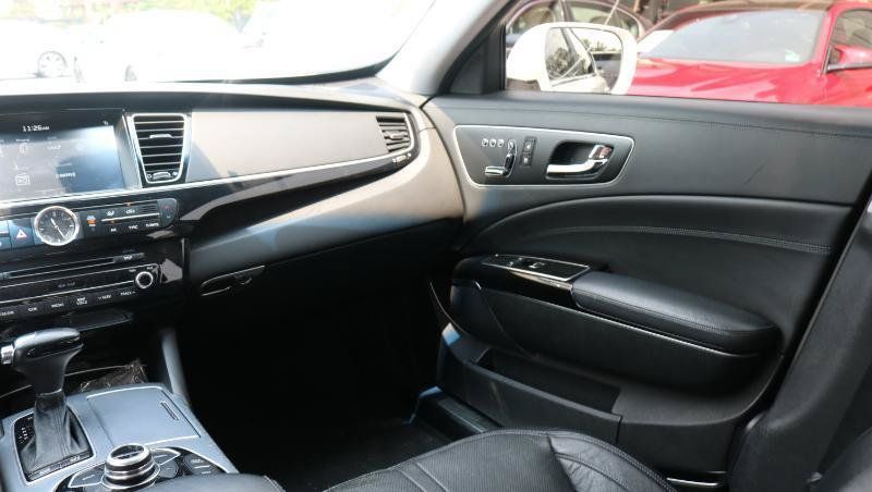 Used 2017 Kia K900 Premium RWD image 18