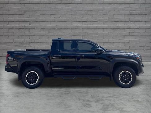 Used 2025 Toyota Tacoma TRD Off-Road AWD/4WD image 8