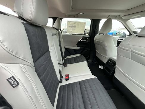 New 2026 Mitsubishi Outlander SE FWD image 16
