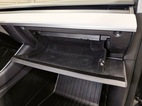 Used 2021 Tesla Model Y Long Range image 18