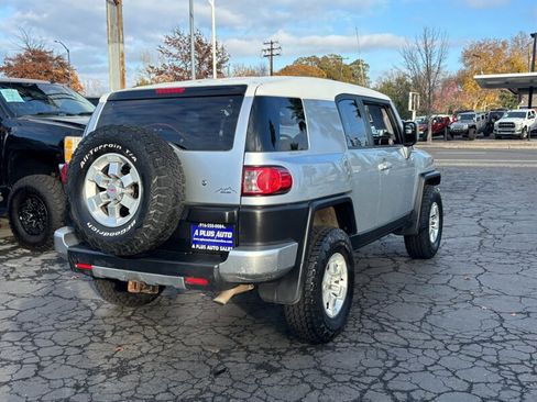 Used 2007 Toyota FJ Cruiser Base image 2
