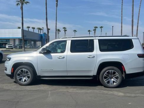 Used 2024 Jeep Wagoneer L Series II w/ Flexible Seating Group image 7