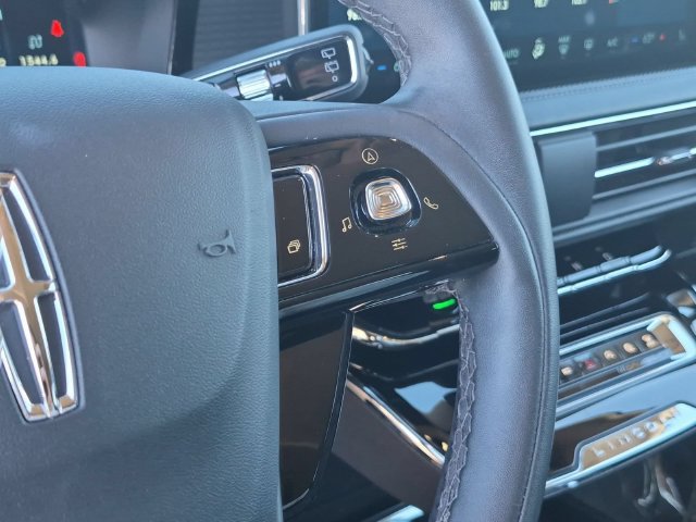 Used 2024 Lincoln Corsair AWD image 20