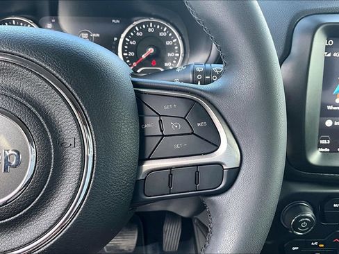 Used 2022 Jeep Renegade Latitude AWD/4WD image 14