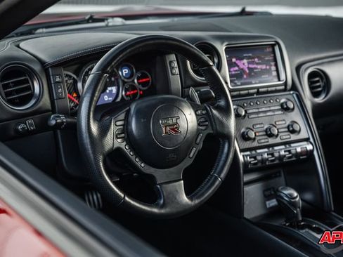 Used 2015 Nissan GT-R Premium image 7