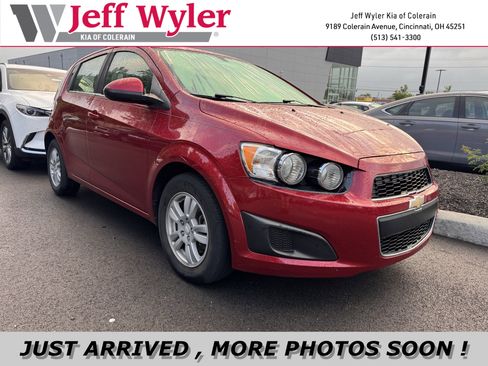 Used 2016 Chevrolet Sonic LT FWD image 1