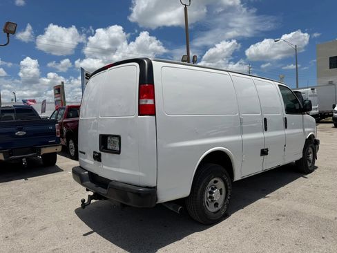 Used 2017 Chevrolet Express 2500 RWD image 5