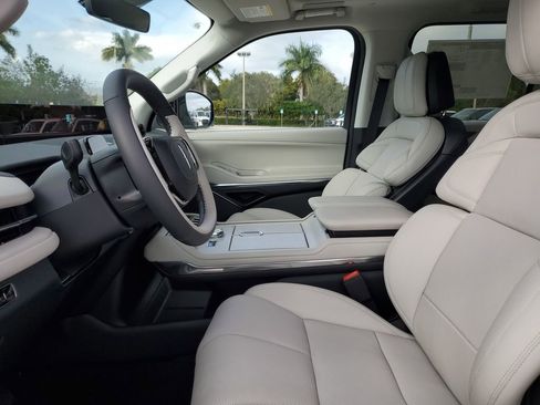 New 2025 Lincoln Navigator Reserve AWD/4WD image 21