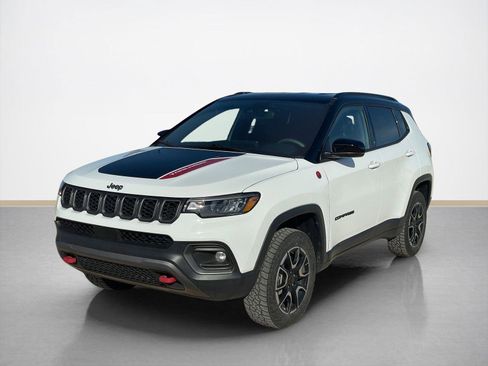 Used 2025 Jeep Compass Trailhawk w/ Trailhawk Convenience Group image 3