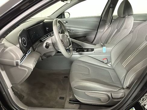 Certified 2025 Hyundai Elantra SEL FWD image 12
