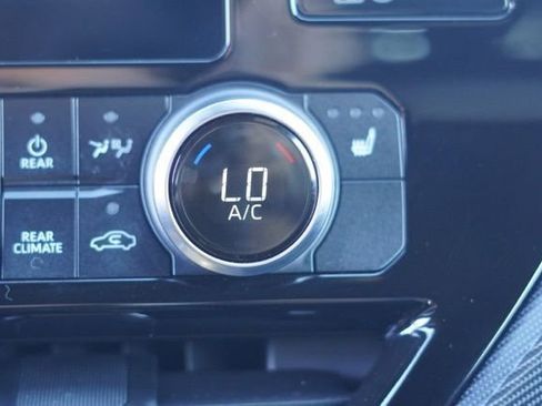 Used 2024 Toyota Highlander XSE image 28