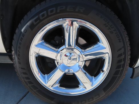 Used 2012 Chevrolet Avalanche LTZ AWD/4WD image 11