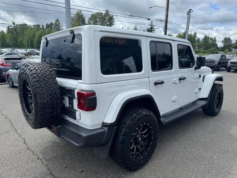 Used 2019 Jeep Wrangler Unlimited Sahara AWD/4WD image 5