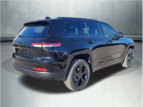 New 2025 Jeep Grand Cherokee Altitude AWD/4WD image 6