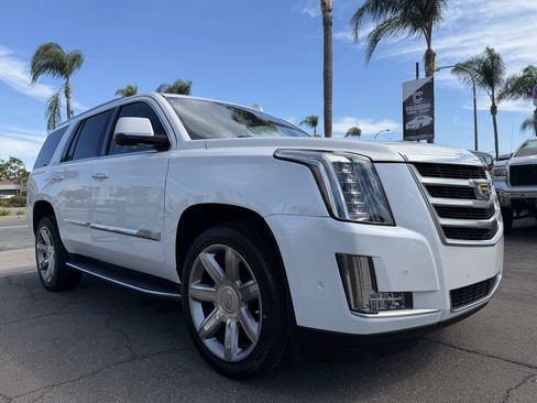 Used 2018 Cadillac Escalade Luxury RWD image 9