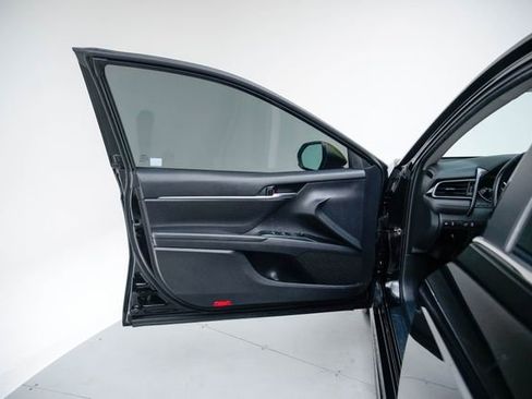 Used 2020 Toyota Camry SE image 22