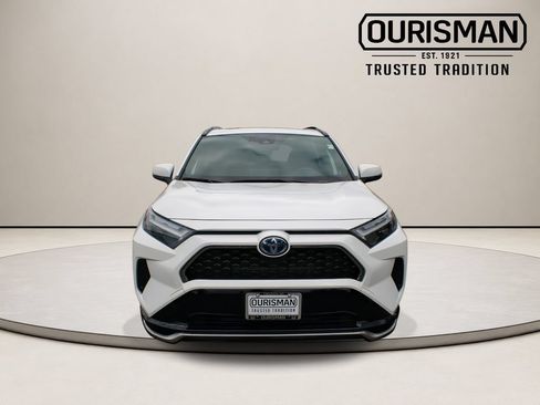 Used 2022 Toyota RAV4 SE w/ Weather & Moonroof Package AWD/4WD image 4