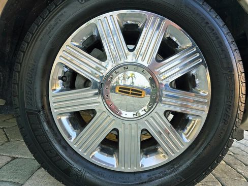 Used 2003 Lincoln Town Car Cartier image 56