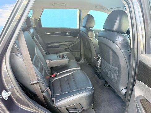 Used 2019 Kia Sorento EX AWD/4WD image 19