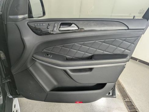 Used 2016 Mercedes-Benz GL 550 4MATIC image 21