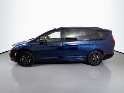Used 2024 Chrysler Pacifica Premium