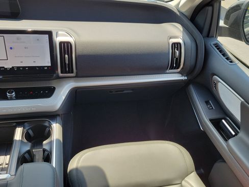 New 2026 Ford Expedition Active image 15