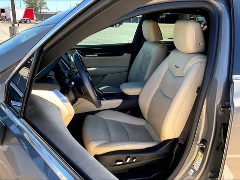 Used 2018 Cadillac XT5 Luxury w/ Driver Awareness Package image 7