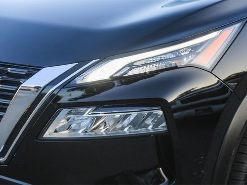 Used 2023 Nissan Rogue SV image 4