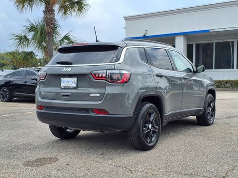 Used 2024 Jeep Compass Latitude AWD/4WD image 2