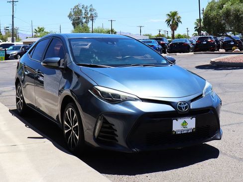 Used 2017 Toyota Corolla SE w/ SE Premium Package FWD image 14
