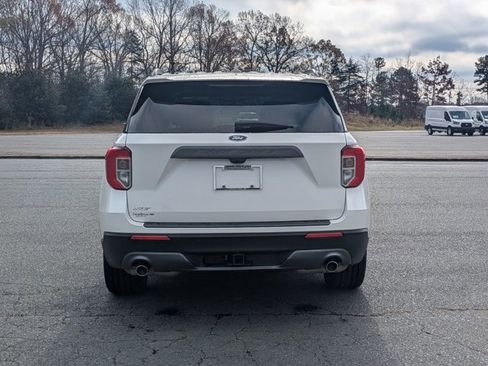 Certified 2022 Ford Explorer XLT w/ Equipment Group 202A image 5