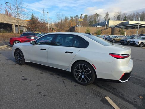 Used 2024 BMW 740i image 6