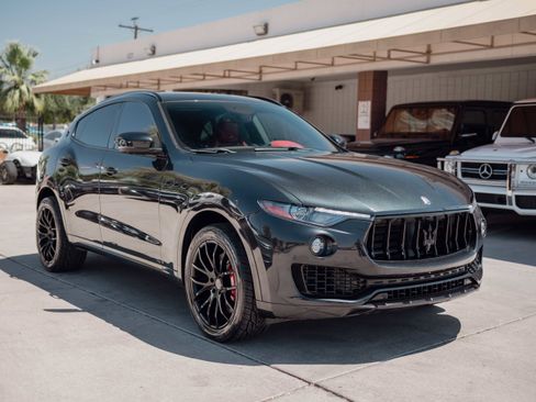 Used 2018 Maserati Levante S GranSport AWD/4WD image 3