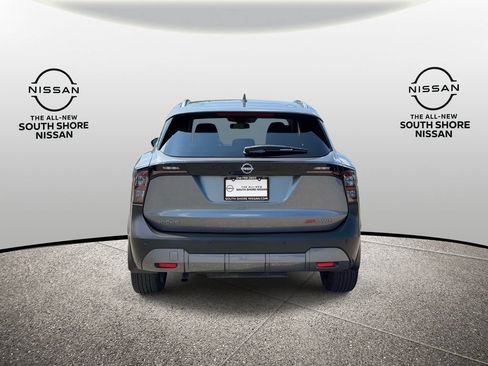 Used 2025 Nissan Kicks SR w/ SR Premium Package AWD/4WD image 4