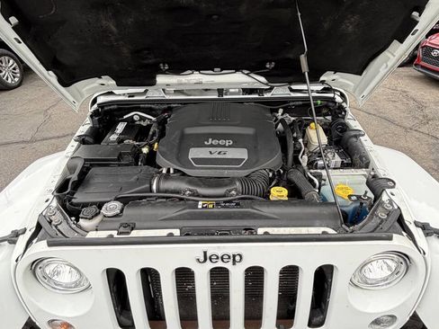 Used 2017 Jeep Wrangler Unlimited Rubicon w/ Connectivity Group AWD/4WD image 25